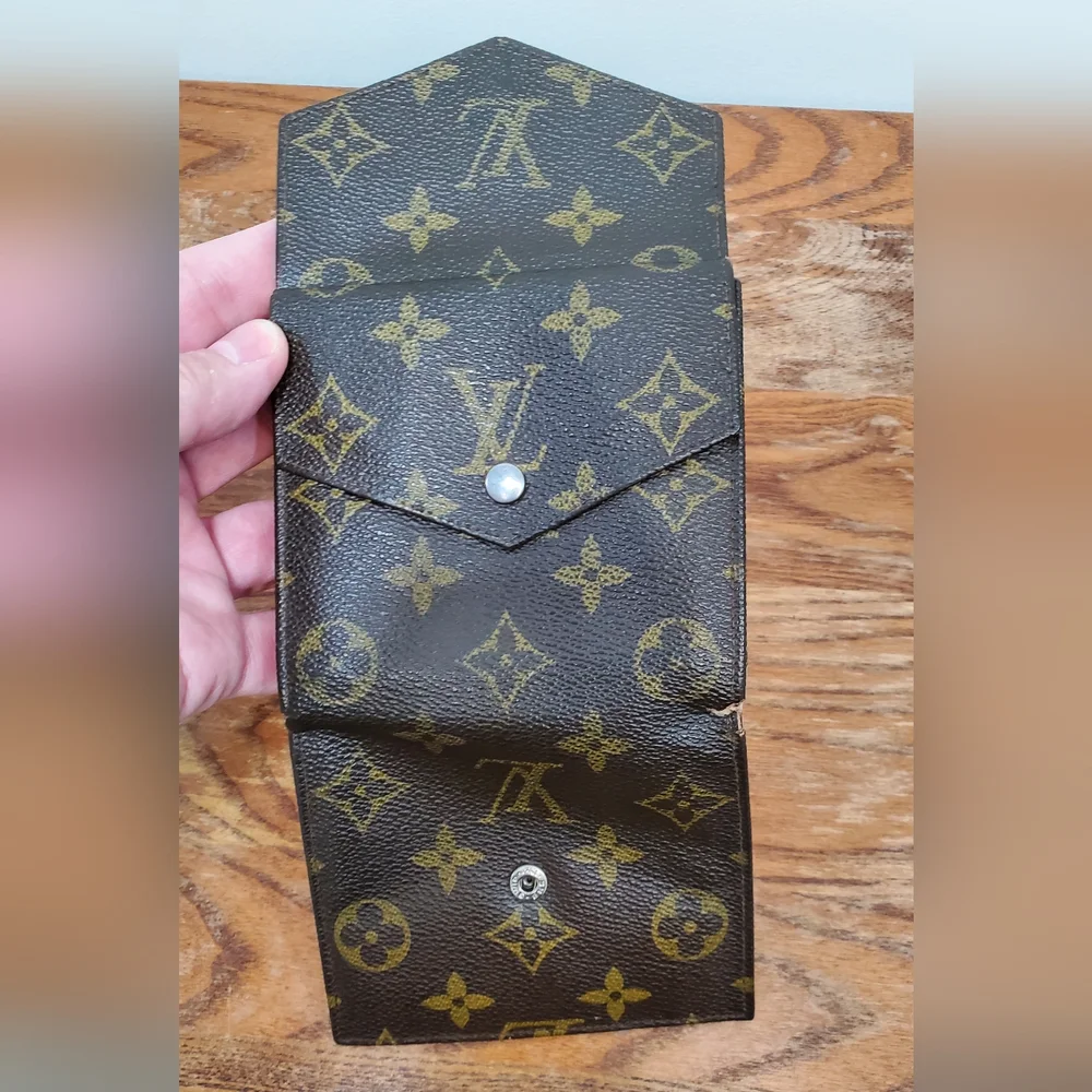 Louis Vuitton Compact Snap Wallet